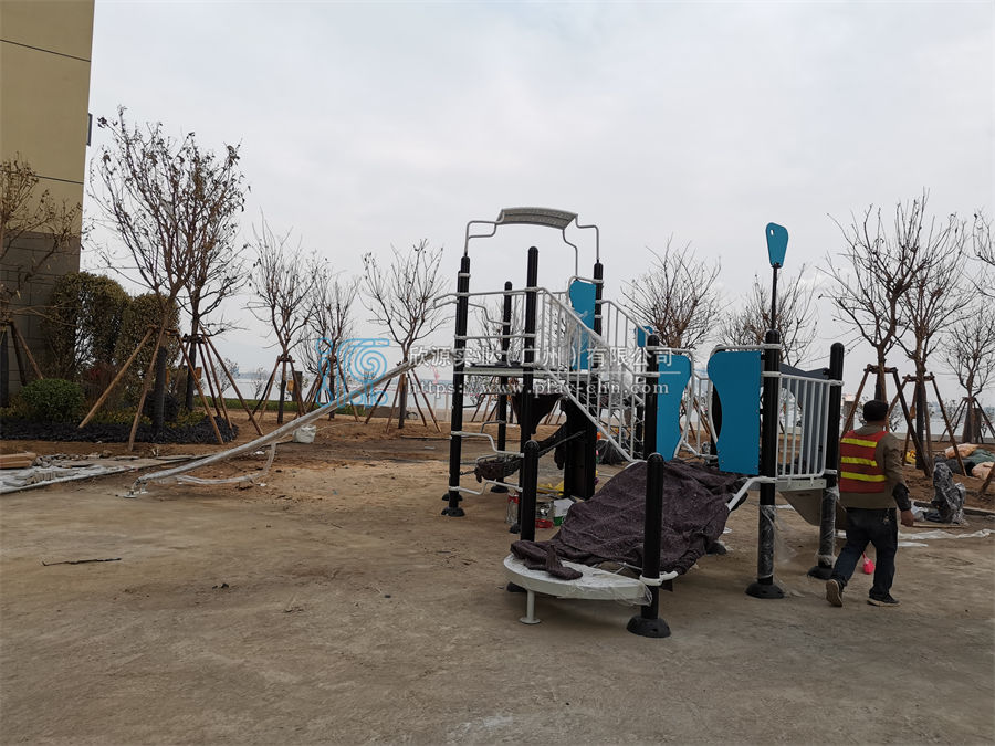 關(guān)于水上樂(lè)園設(shè)施的火爆態(tài)勢(shì)分析-1335