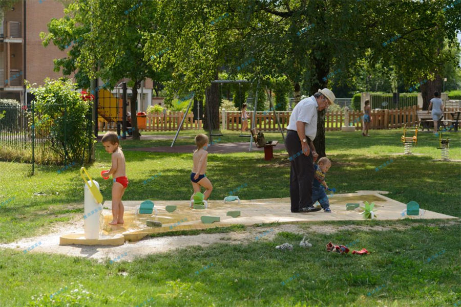 水上游樂場設(shè)備的劣勢觀察-7852