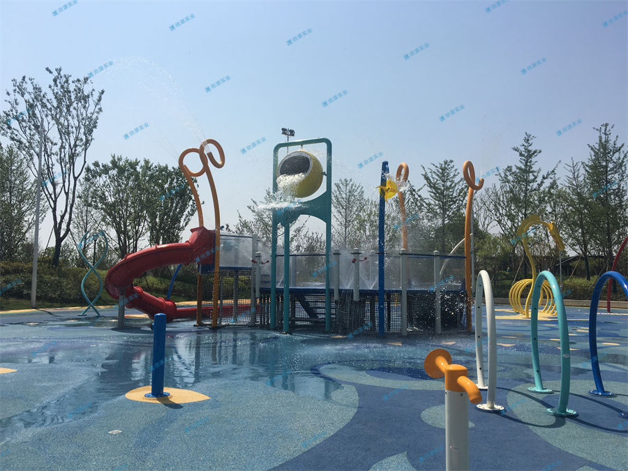 在水上樂園設備中是如何制作滑梯設備？-7716