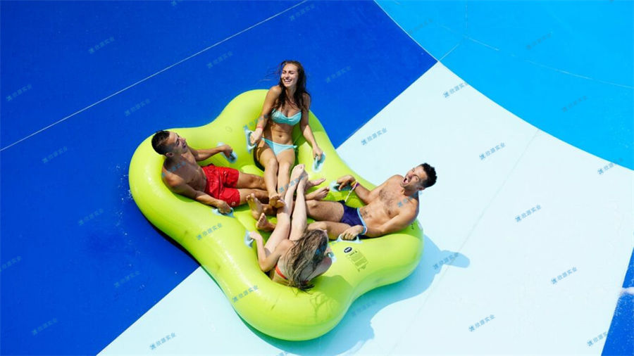 兒童水上滑梯方便使用，功能性強